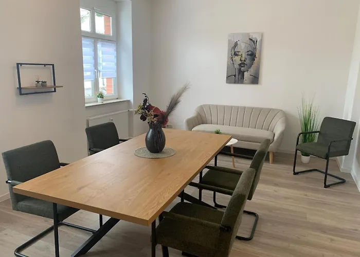 Grosse Moderne In Naehe Goitzschesee